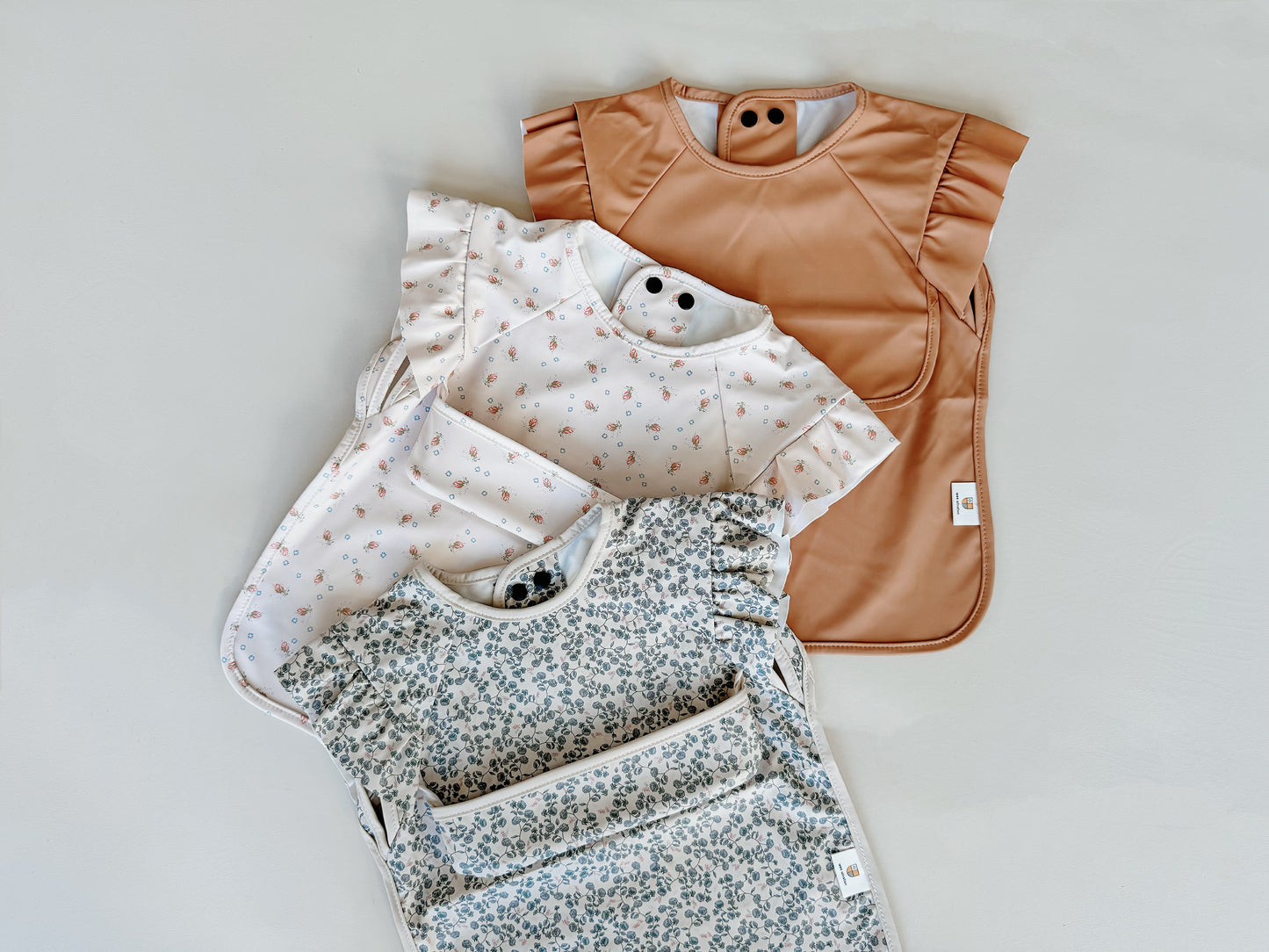 SHORT SLEEVE WATERPROOF BIB - Small Ruffle